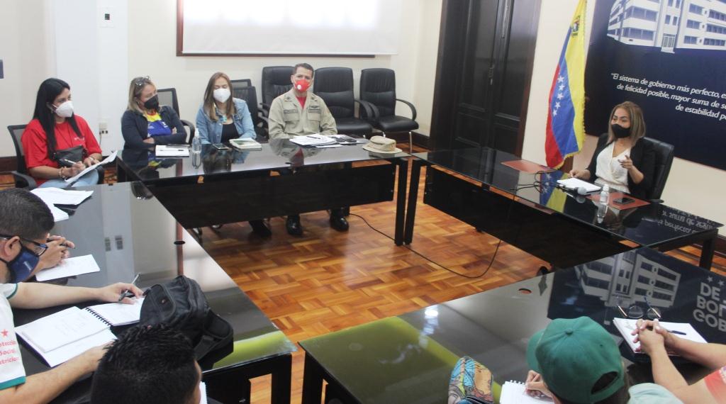 RangelSilva4F's tweet photo. Los compañeros del Estado Mayor de Alimentación  sostuvieron su acostumbrada reunión para evaluar las acciones tomadas a fin de garantizar la atención efectiva al pueblo y coordinar nuevas estrategias que permitan el despacho oportuno de los rubros.
#MaduroNuestraVozAnteLaONU https://t.co/z903kOFCG3