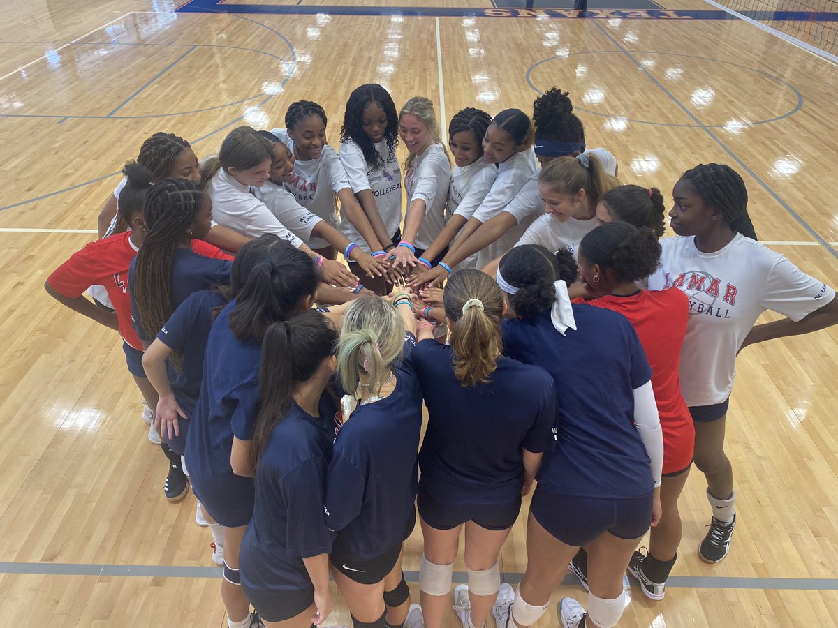 Looking for the sweep 🧹🧹🧹 against Heights tonight! LET’S GO, VARSITY! 5 PM @ DELMAR