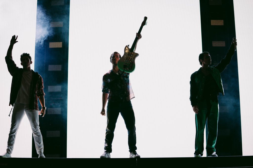 jonasbrothers tweet picture