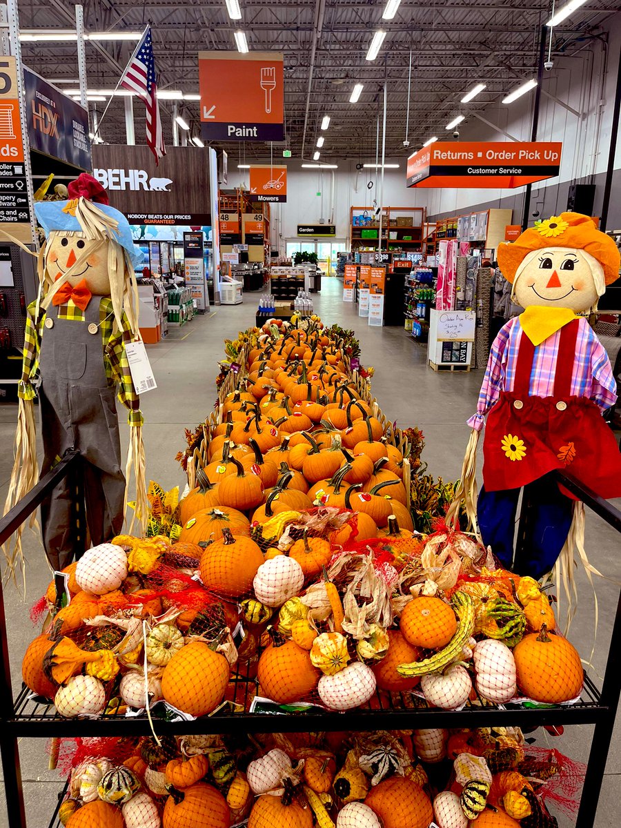 Looking at this beautiful display every day at work!!!! #loveit, #lovefall, #6305hd #fallishere