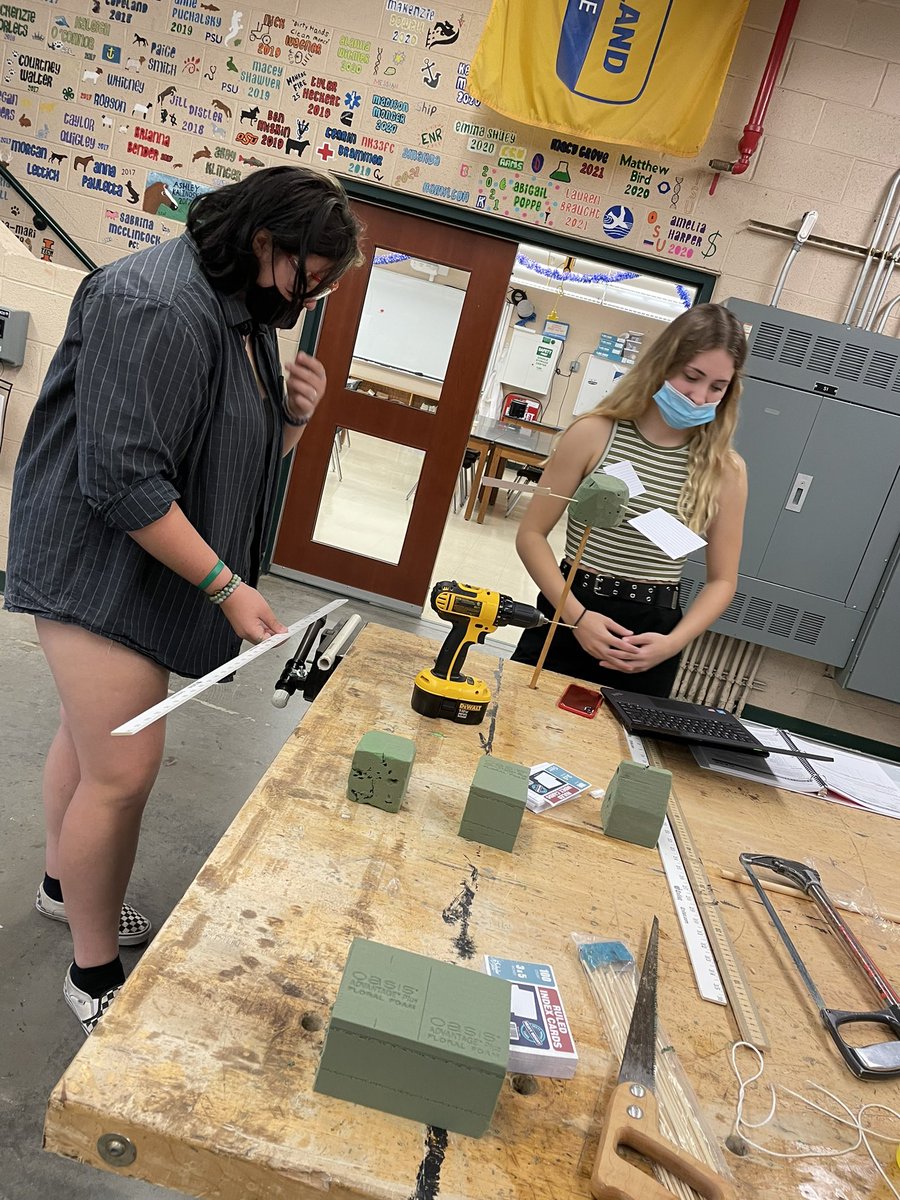 CV_AgSciences's tweet image. Our #AgPowerTech classes are taking a deep dive into renewable energy and learning how windmills convert wind energy into power! Stay tuned for which designs can lift the most weight ⚙️⚖️🔧#Inquiry #DesignChallenge #AgEngineering #TeachAg