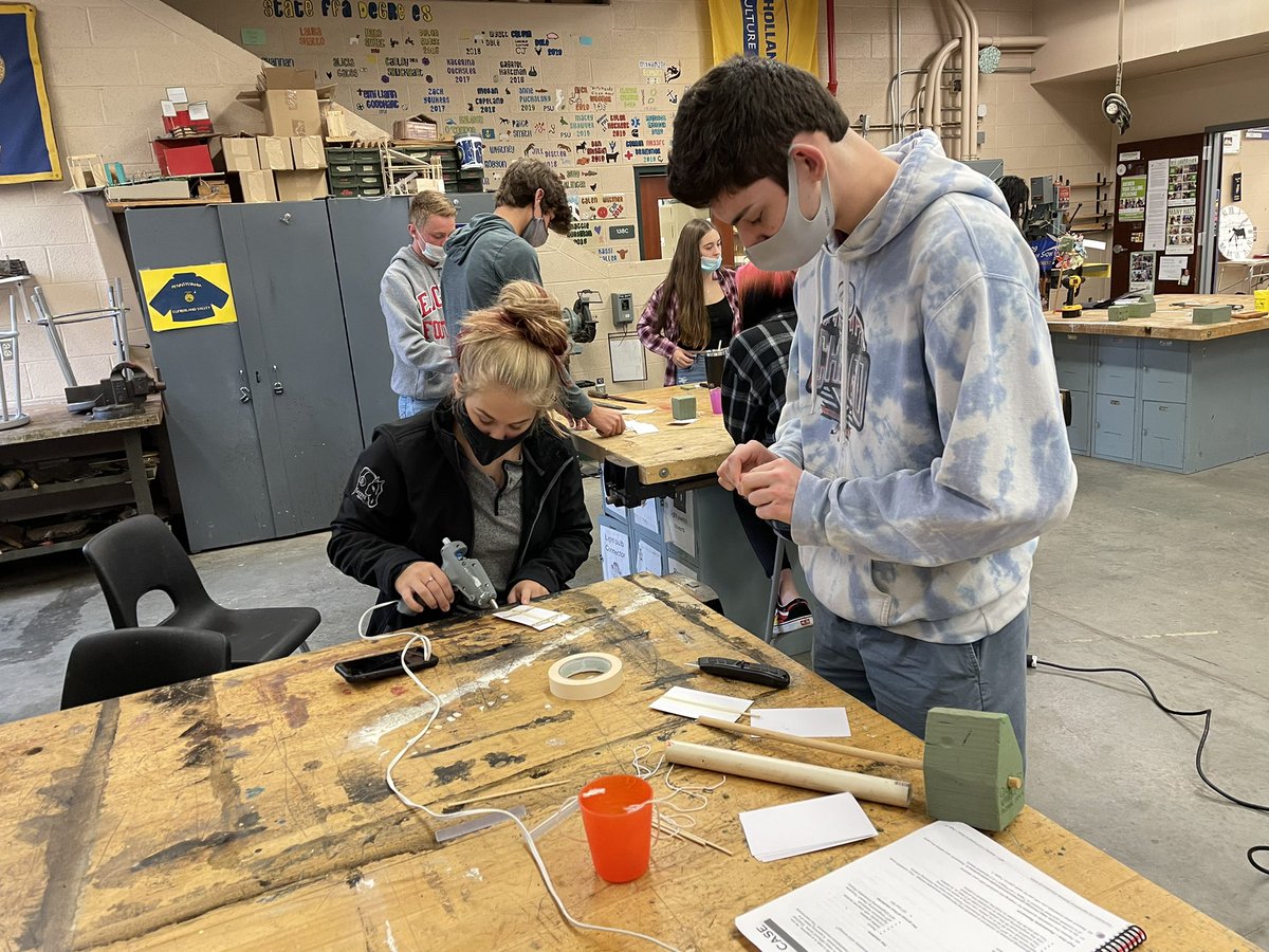 CV_AgSciences's tweet image. Our #AgPowerTech classes are taking a deep dive into renewable energy and learning how windmills convert wind energy into power! Stay tuned for which designs can lift the most weight ⚙️⚖️🔧#Inquiry #DesignChallenge #AgEngineering #TeachAg