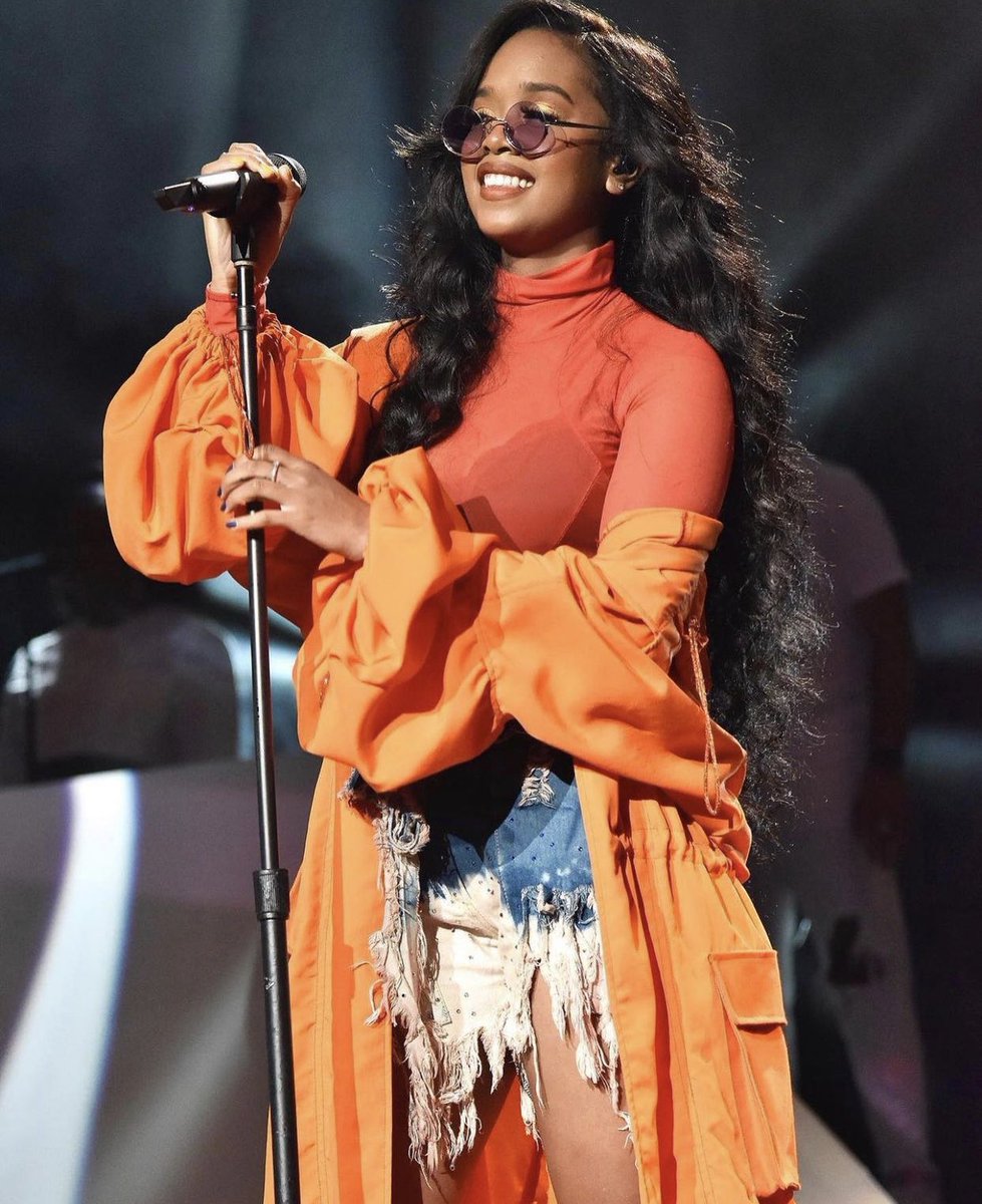 HERMusicx's tweet photo. CAN’T STOP THINKING ABOUT LIGHTS ON FEST! https://t.co/GuBiPMpoNo