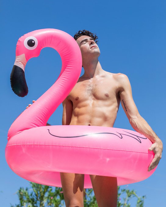 Damn, this floaty is casting a weird shadow on my leg&hellip; Photo by @coxpix1 https://t.co/0AI24SuKOE<a href="/tag/thereisnocockinthisimage"class="tags"><span>#thereisnocockinthisimage</span></a>