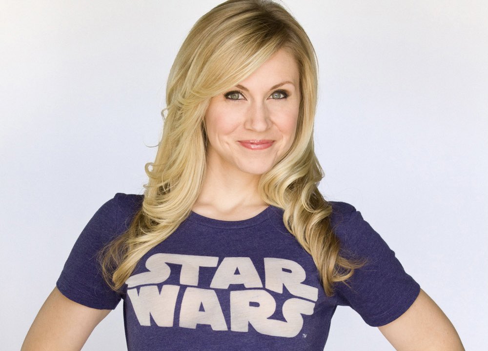Happy birthday to Ashley Eckstein who is the voice of my favorite Star Wars character, Ahsoka Tano 