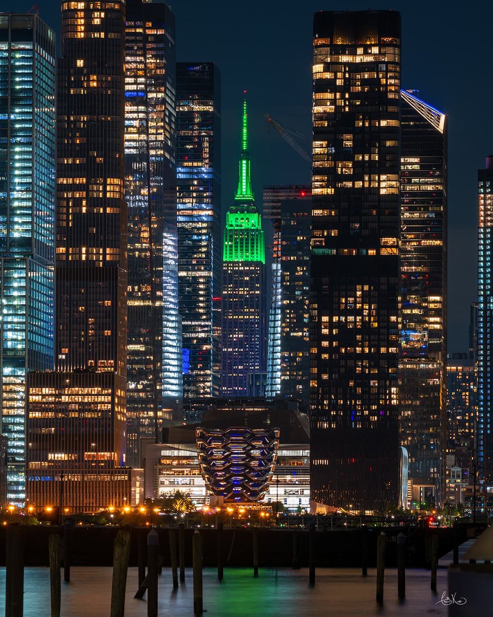 Empire State Building tweet media