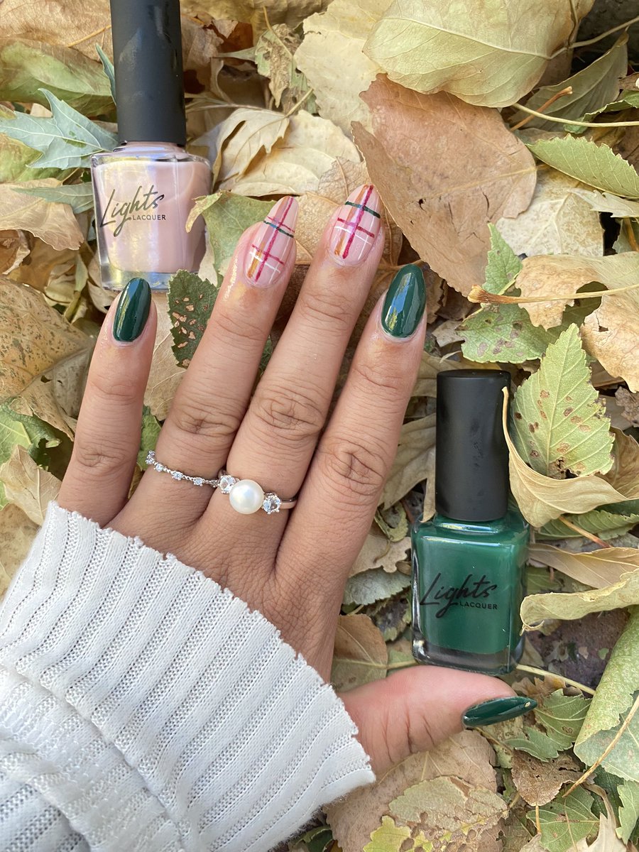 justinerawr's tweet photo. Itโs fall, yโall!
Plaid nails using Adaline, For The Thrill, The Butler, Joan, and Paper Snow! ๐ค๐ค๐ค
#lightslacquer #whodidit #fall #autumn @KathleenLights1 @LightsLacquer https://t.co/CHcoOfXN9T