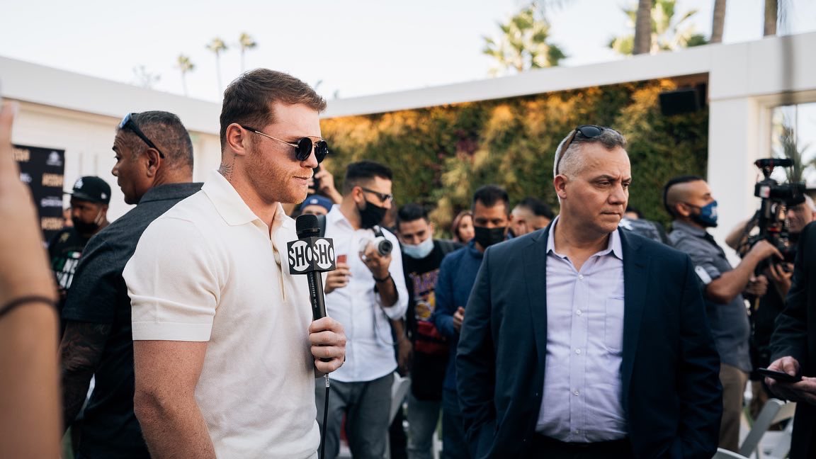 Canelo's tweet photo. Día de calor en Los Ángeles 🌡 Gracias a todos por su apoyo. ¡Nos vemos muy pronto!

Heated day in Los Angeles 🌡 Thanks for your support. See you very soon! 

#CaneloPlant https://t.co/byXu8PE3OD