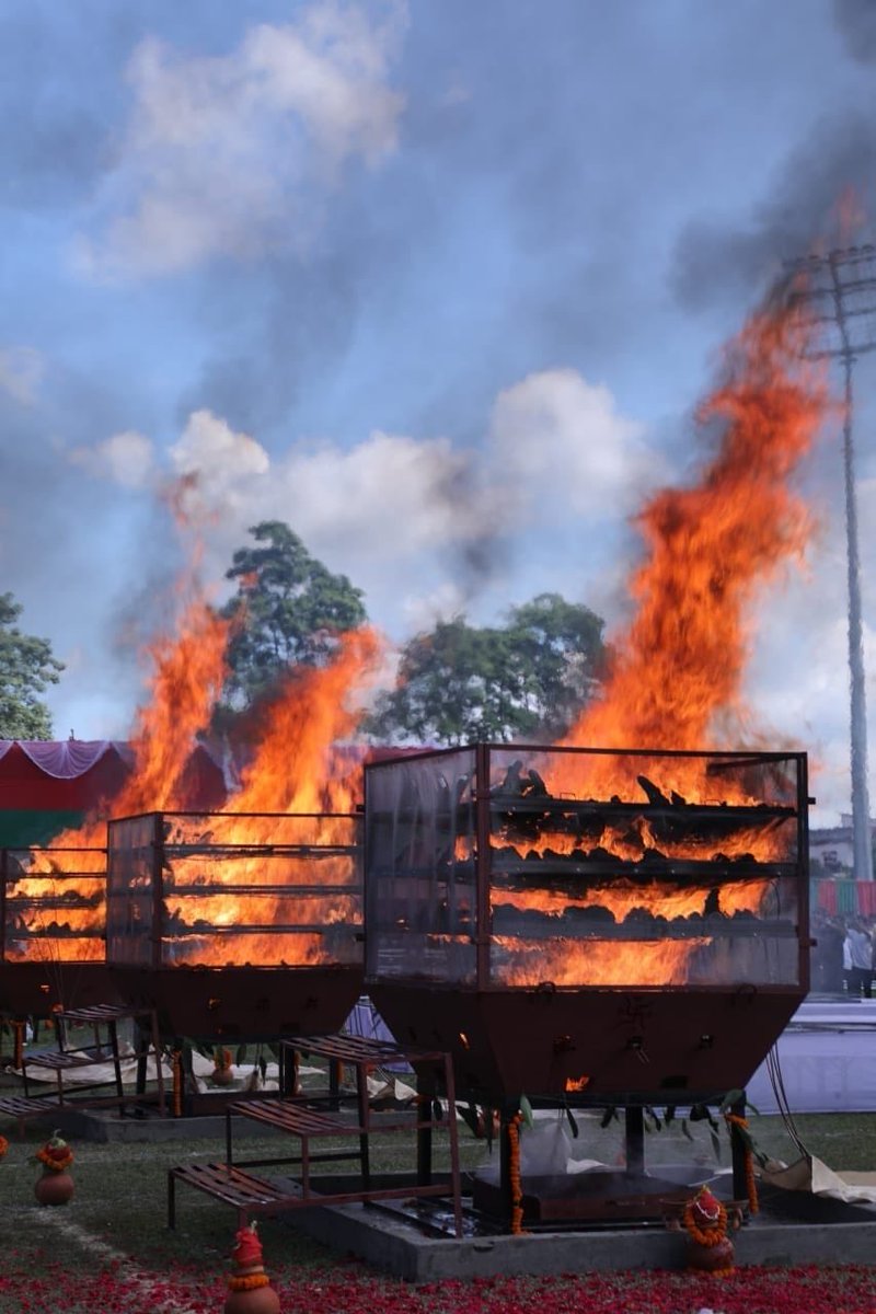 rameshpandeyifs's tweet image. 2478 rhino horns were burnt today by the Assam Forest Deptt on #WorldRhinoDay. A great gesture of Assam Govt to bust the myth and discourage the illegal global trade of rhino horns for traditional medicines in South Asian countries.