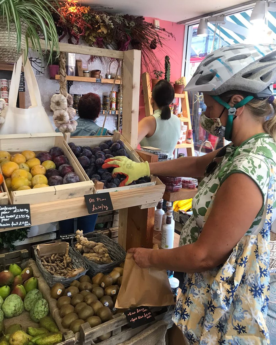 stripeyspanish's tweet photo. We had an amazing time and we bought all the ingredients needed for our Gazpacho recipe! And then on Tuesday we enjoyed our cooking class on zoom! 

We learnt a lot of interesting phrases like "¿Cuánto cuesta el kilo? - How much is it per kilo?"

#spanishcoursesLondon https://t.co/1kP6j0VWTs
