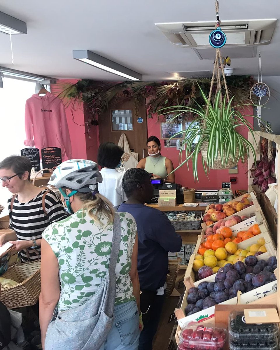 stripeyspanish's tweet photo. We had an amazing time and we bought all the ingredients needed for our Gazpacho recipe! And then on Tuesday we enjoyed our cooking class on zoom! 

We learnt a lot of interesting phrases like "¿Cuánto cuesta el kilo? - How much is it per kilo?"

#spanishcoursesLondon https://t.co/1kP6j0VWTs