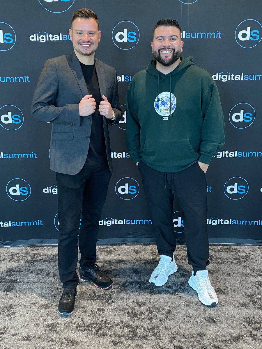 carlosgil83's tweet image. Two @LazyLionsNFT members on location in Portland for #DSPDX teaching marketers about SEO and social media; let&apos;s get it! 🦁