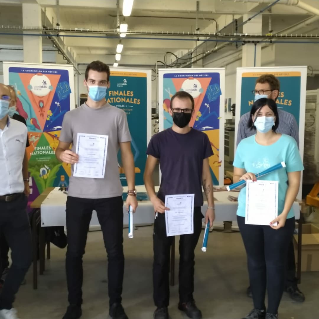 Phase 1 Finales nationales Production industrielle 
Fier de Laure De Vido, Théo Desmedt et Théo Dalmas, notre trio, accompagnés par Théo. Marchandeau, l'expert  métier régional qui ont tout donné !
<a href="/MaRegionSud/">Région Sud</a> <a href="/WorldSkillsFR/">WorldSkills France</a> #performance #excellence