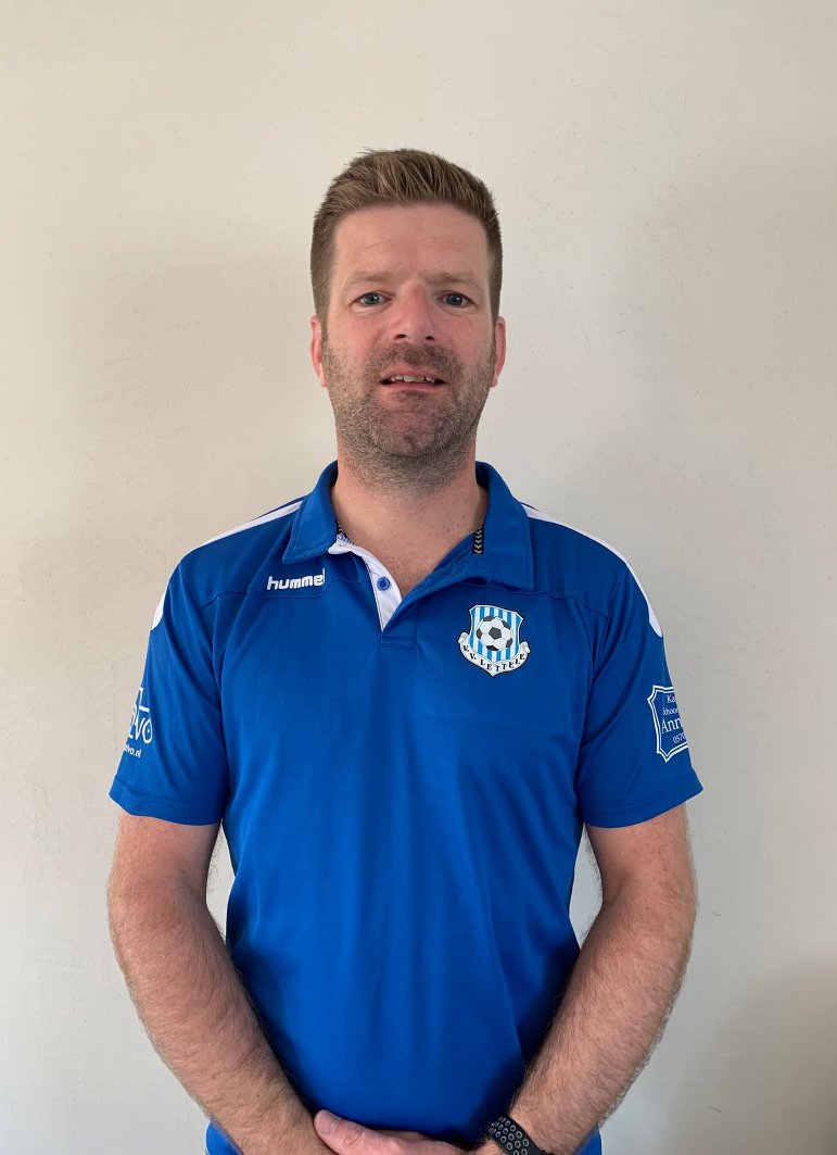 De tiende deelnemer van de Masterclass 2021-2022, Jan Willem van Schooten! 
football2improve.com/743917_de-tien…
#masterclass #voetbal #trainer #coach #kennisdelen #opleiding #ontwikkelen #football #UEFA #bijscholen