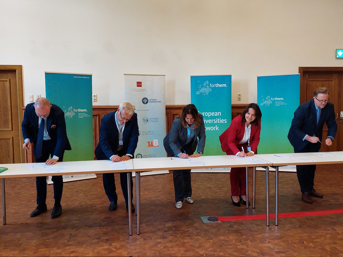 joanribo's tweet photo. 📍A #Magúncia, ciutat agermanada amb #València, ✍🏽 ens sumem de la mà de la @UV_EG a l'aliança #Forthem entre universitats europees per promoure la col.laboració i l'intercanvi d'experiències d'investigació i innovació👩🏽‍🎓 https://t.co/Fi82uKBUzs