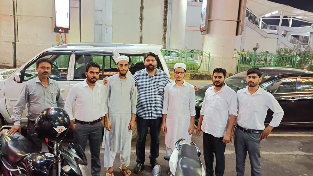 मौलाना कलीम सिद्दीकी साहब के साथ गिरफ्तार किए गए चार लोगों में से दो को अब रिहा कर दिया गया है…
शुक्रिया <a href="/AbubakrSabbaq/">Abubakr Sabbaq</a> साहब…
#ReleaseKaleemSiddiqui