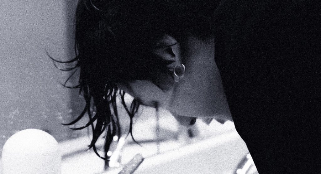 starboyfeed's tweet image. pause.