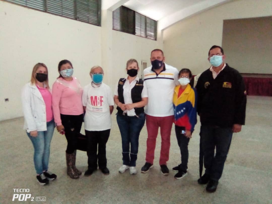 Juntos con Nuestra Jefe de Zona Educativa Táchira, EB. Bustamante SC. 21.09.2021. <a href="/_LaAvanzadora/">Yelitze Santaella</a> @mppeducacion <a href="/cn_educ/">CNDefensorías Educativas MPPE</a> <a href="/FreddyBernal/">Freddy Bernal</a> <a href="/Juntosxtachira1/">Juntos por Táchira</a>   <a href="/charlyrojas/">charly rojas</a>  @ZonaEducTachira <a href="/COMUNIDADESED15/">DIV. COMUNIDADES EDUCATIVAS TÁCHIRA</a>   <a href="/edward_arellano/">edward saint</a> @spetachira  <a href="/Codennat/">codennat</a>  <a href="/annydednna/">Dednna Táchira</a>