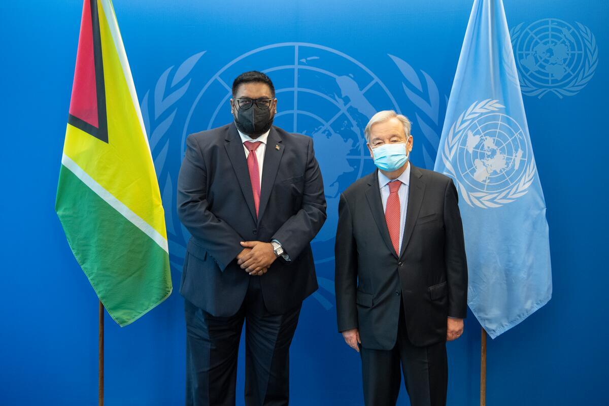 UN Spokesperson (@un_spokesperson) on Twitter photo Secretary-General <a href="/antonioguterres/">António Guterres</a> met <a href="/DrMohamedIrfaa1/">Dr. Mohamed Irfaan Ali</a>, President of the Cooperative Republic of Guyana. They discussed #climate, <a href="/SDG2030/">SDG2030</a> as well as #COVID19 vaccine inequity.
Read more: un.org/sg/en/node/259… Secretary-General <a href="/antonioguterres/">António Guterres</a> met <a href="/DrMohamedIrfaa1/">Dr. Mohamed Irfaan Ali</a>, President of the Cooperative Republic of Guyana. They discussed #climate, <a href="/SDG2030/">SDG2030</a> as well as #COVID19 vaccine inequity.
Read more: un.org/sg/en/node/259…