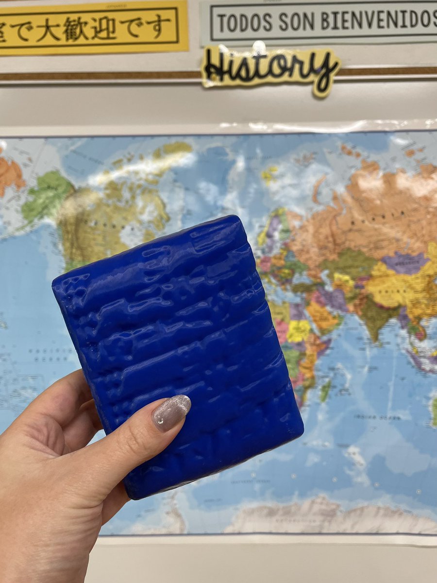 TooCool4MS's tweet image. THIS IS SO COOL! It’s a 3D printed replica of an ancient cuneiform tablet. Thanks @1stAveMrMora for printing it for us, and archaeologists for scanning these in MRI machines and making the files public! @ArcadiaUnified @FirstAveMS