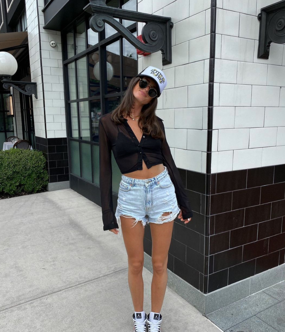 Transition your Summer wardrobe into Fall with our Smiley Face Trucker Hat 😍