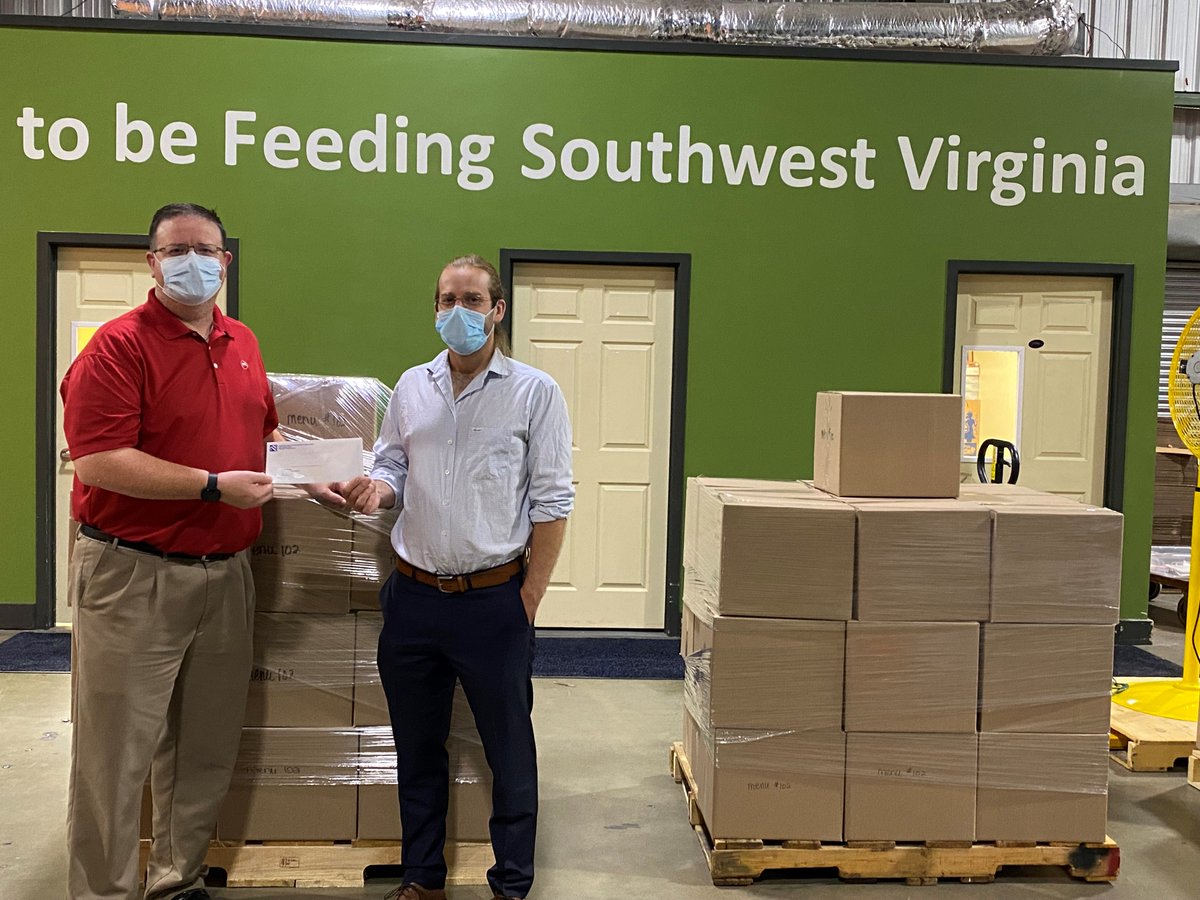 FeedingSWVA's tweet photo. Thank you Roanoke Valley Association of Realtors for helping to provide 2,500 meals to our neighbors facing food insecurity. We appreciate your partnership in fighting hunger!
#feedingswva #hungeractionmonth #ittakesavillage https://t.co/wV0ONxqRRs