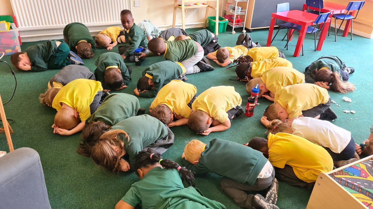 stmichaelswales's tweet photo. Dosbarth Gwyn practiced their calming down strategies after discussing what makes them feel angry.
#gogivers
#Ethicalinformedcitizens
#thestmichaelsway
#Cosmickidsmindfulness https://t.co/iy9boiBECf
