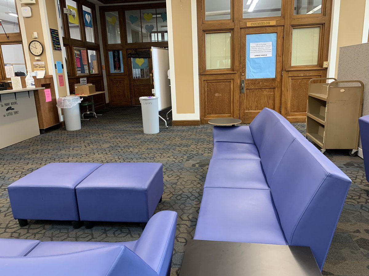CarrieMLiteracy's tweet photo. I love the gorgeous details of the historic Lincoln Middle School library in RPS205! That stained glass skylight 😍! @Loggers205 @RPS205 #OurKidsRock https://t.co/LqqTB6YGix