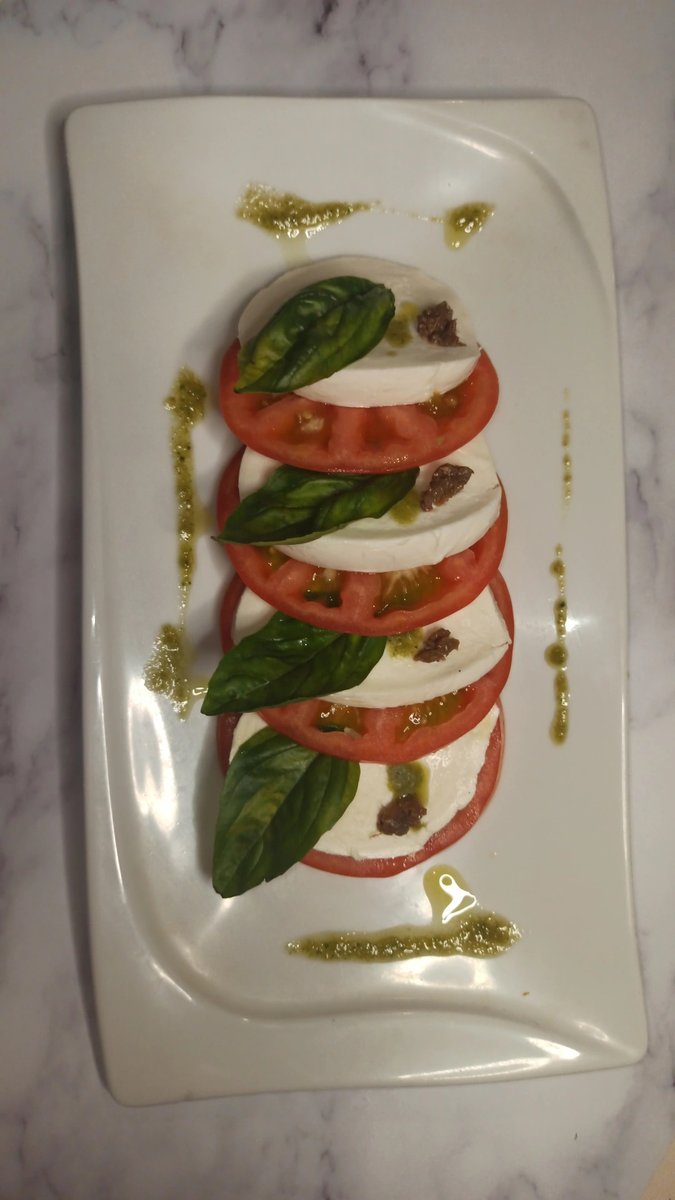 Rest_LaEstancia's tweet photo. Traemos para ti uno de esos platos ligeros pero con mucho carácter y sabor. La grandiosa Capressa que está pidiendo a gritos que vengas por ella.
#LaEstancia #restaurantlaestancia #ensaladas #salad #capressa https://t.co/vgmMdKSBk1