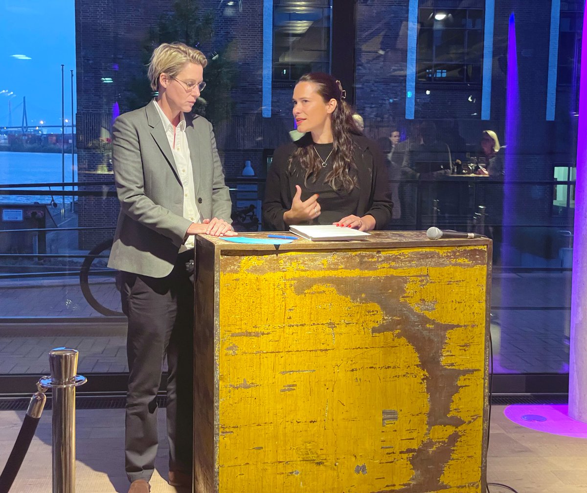 Thank you #MiriamKröger from <a href="/etribesconnect/">Etribes</a> for being our Dinner guest tonight in Hamburg! The logistics expert is joining our panel about the future of retail with <a href="/RalfDuemmel/">Ralf Dümmel</a> #DSGroup and <a href="/TarekMueller/">Tarek Müller</a> <a href="/ABOUTYOUDE/">john doe</a>.