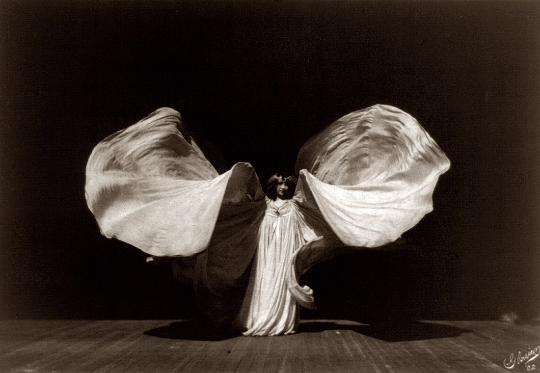 JacopoVeneziani's tweet photo. Cosa c’entra la Salomè di Filippo Lippi con Loïe Fuller, pioniera della danza moderna?
Per questa e altre #Simmetrie , vi aspetto domani sera alle 21:15 📍nel meraviglioso @PalazzoPretorio di Prato.
Dialogherà con me Gianni Rossi (@giannitvprato ), direttore di @tvprato 📺 https://t.co/U3fS15rf66