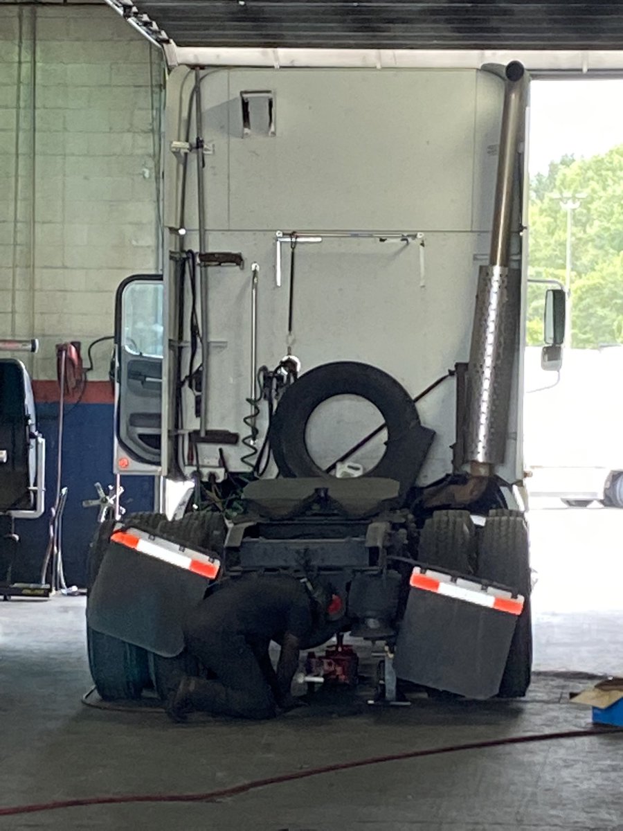 KentOsbourne's tweet image. My first truck, truck #100 in the shop @ the TA getting brakes put on. Preventative maintenance.💪🏿
#Prisontopower
#YouDidntHaveToDoItButYouDid
#SaveOurYouth
kentosbourne.com