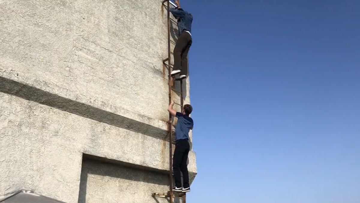 9MenDeS8's tweet photo. #newrulesareback and so are rooftops https://t.co/BuYVFwpeZh