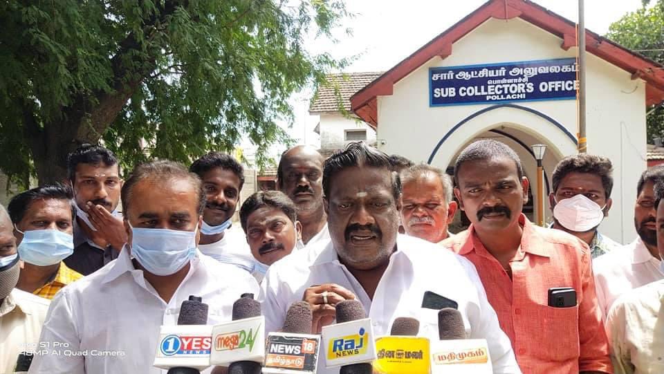 இன்று பொள்ளாச்சி நகராட்சிக்கு உட்பட்ட மயாண பூமிக்கு தெருவிளக்கு வசதி,தண்ணீர் வசதி,தூய்மை வசதி,இறுதி சடங்கு நடைபெறும் கூடத்திற்கான விளக்கு உள்ளிட்ட வசதிகள் செய்யகோரி பொள்ளாச்சி சார் ஆட்சியர் அலுவலகத்தில் கழகத் தோழர்களுடன் மனு கொடுக்கப்பட்டது 

<a href="/mkstalin/">M.K.Stalin - தமிழ்நாட்டை தலைகுனிய விடமாட்டேன்</a> <a href="/Udhaystalin/">Udhay - தமிழ்நாட்டை தலைகுனிய விடமாட்டேன்</a> <a href="/Anbil_Mahesh/">Dr. Anbil Mahesh</a>