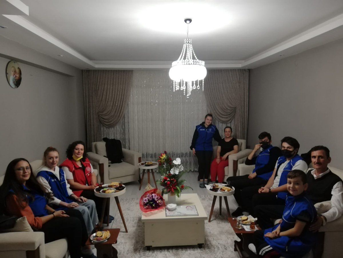 Gazilik Türk Vatanseverliğinin,Türk kahramanlığının ,Türk fedakarlığının yaşayan destanıdır.Gazi ise bu destanı yazan kahramandır.Sayın Gazimiz Semih ÇAKIR Vatanımız için göstermiş olduğunuz fedakarlık ve hizmetlerden dolayı teşekkür ederiz.