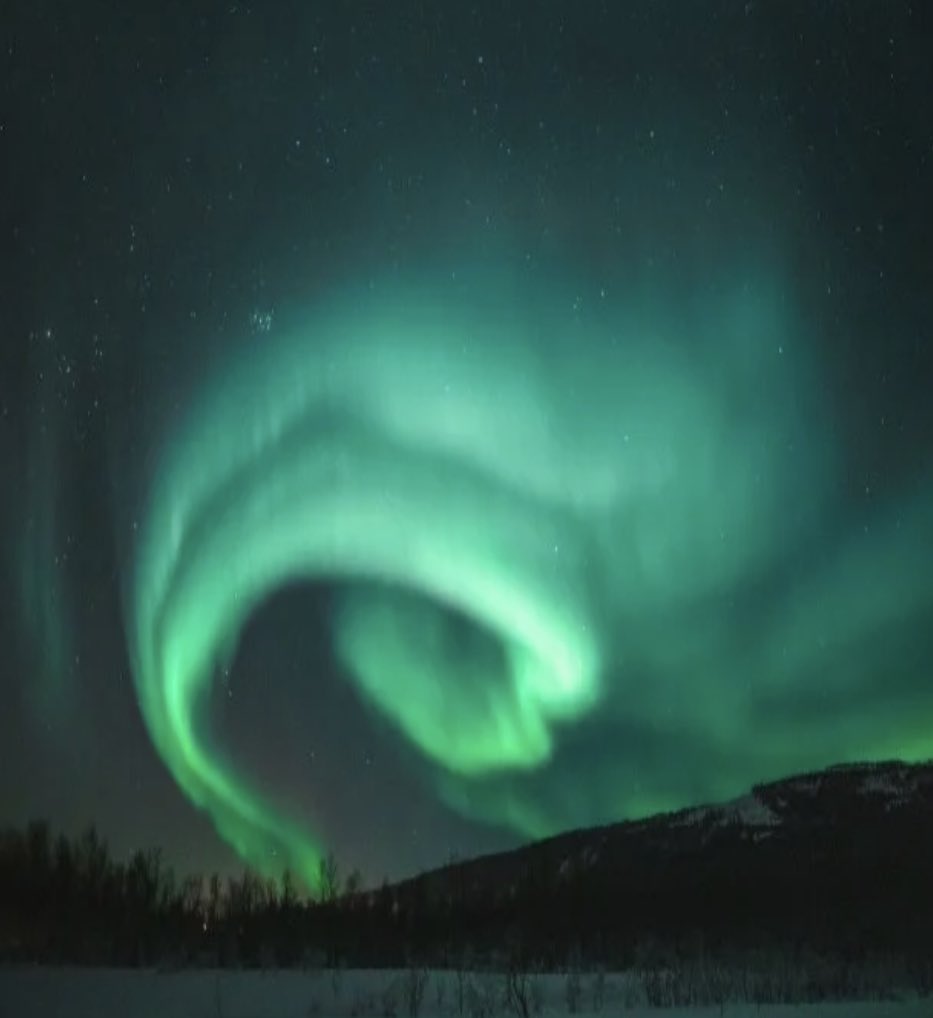 And She’s back. So am I! #outdooractive #aurora #auroraborealis #northernlights #auroramusic #disney #auroraaksnes #allmydemonsgreetingmeasafriend #warriorsandweirdos #newmarket #travel #photography #norway #newstart