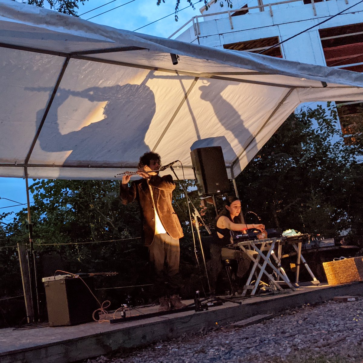 subpartb's tweet photo. First live music since the start of pandemic. @RhizomeDC (https://t.co/ccjFGezRPe) Masked, marveled and mystified. https://t.co/Leebk5Wahh
