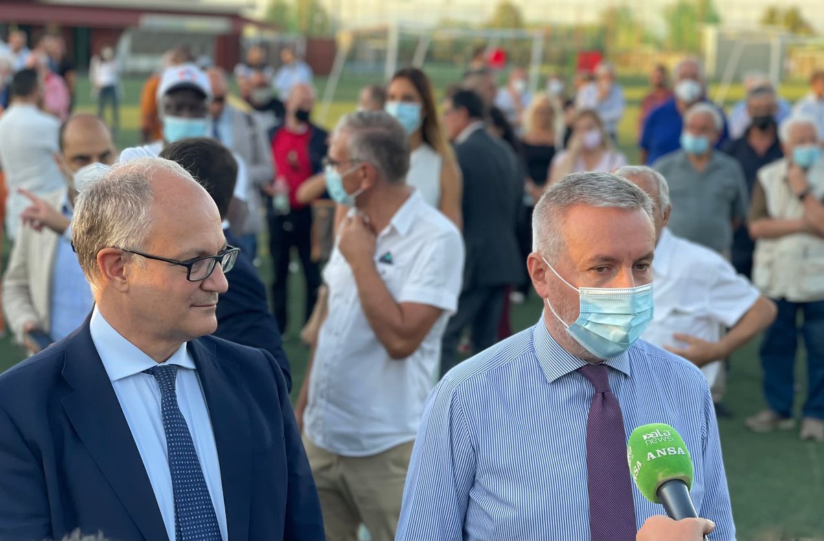 guerini_lorenzo's tweet photo. Bellissima iniziativa alla Polisportiva Borghesiana a sostegno di @gualtierieurope e dei nostri candidati. Ho sentito grande entusiasmo e soprattutto il desiderio di dare a #Roma un sindaco all’altezza della sua storia. Una città che vuole essere concreta e ambiziosa #RomaRinasce https://t.co/Hkk3bEwshU