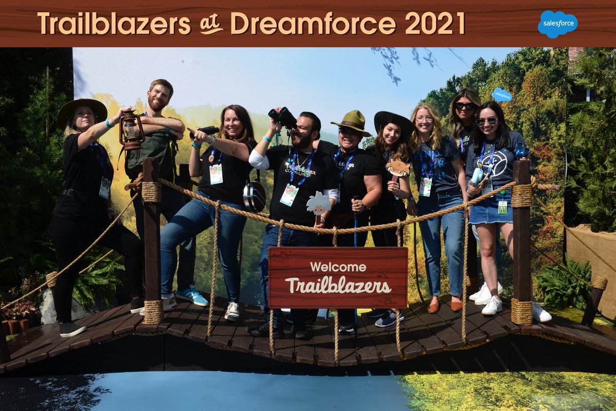 LangstonJessica's tweet photo. Just some of the amazing team helping make the #TrailblazerCommunity experience at #DF21 possible. Grateful for them! https://t.co/Imtqg6h4V1