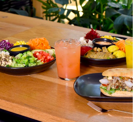 green_grassmx's tweet photo. 🥗  Que tu semana empiece ligera… Recuerda que verte bien, comienza por sentirte bien 🥬 #LifeIsBetterInGreen

#makeitgreen #stayinspired #eatwellfeelgood #healthy #salads #greenlife #happyfood #eatclean #veggies #fresh #foodlover #mexico #cdmx #mexicocity #sandwich #salad https://t.co/Ls1lrmGn3K