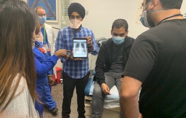 MSingh_MD's tweet photo. @Jacobi_EM newest SIM Fellow @OarkMD multitasking as a standardized patient in September's #NorthCentralBronx Emergency Department In-Situ Simulation #Diving #TheBends #DecompressionSickness #NeuroDeficit #Hyperbarics #SimulationSavesLives https://t.co/SWnSjmHvoB