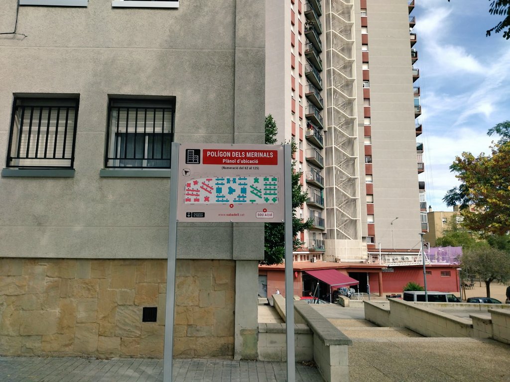 socmartafarres's tweet photo. 🆕 ✅ Señalización en #Merinales!
Desde hace mucho la @avv_merinals pedía mejorar las indicaciones para que carter@s y repartidor@s se orientaran mejor por el polígono y facilitar su día a día con la entrega de correspondencia y paquetes. Ya está hecho! 🙌
#Sabadell https://t.co/NYPozRVxpp