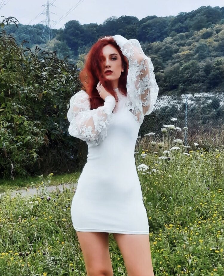 Huge love and thanks to <a href="/FruitSonic/">FruitSonic</a> for such a kind and thoughtful review of my single that comes out on Friday! What an amazing write-up! 💙

fruitsonic.com/post/this-frid…