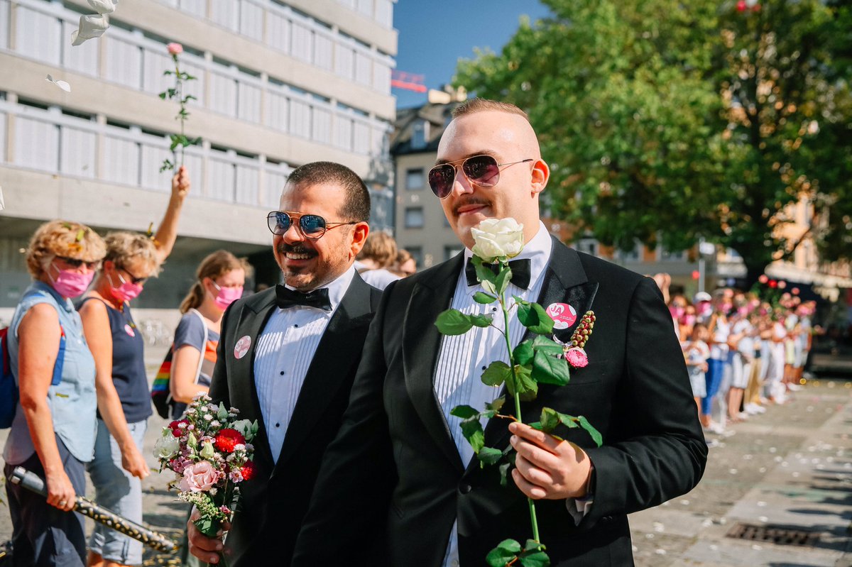 Gleiche Liebe. Gleiche Rechte. ♥️

Gleicher Meinung? Dann wirf JETZT dein JA zur Ehe für alle entweder per A-Post oder direkt bei deiner Gemeinde ein. Gleichberechtigung geht uns alle etwas an. 🗳
liebeistliebe.ch
#abst21 #ehefüralle #ehefüralleja