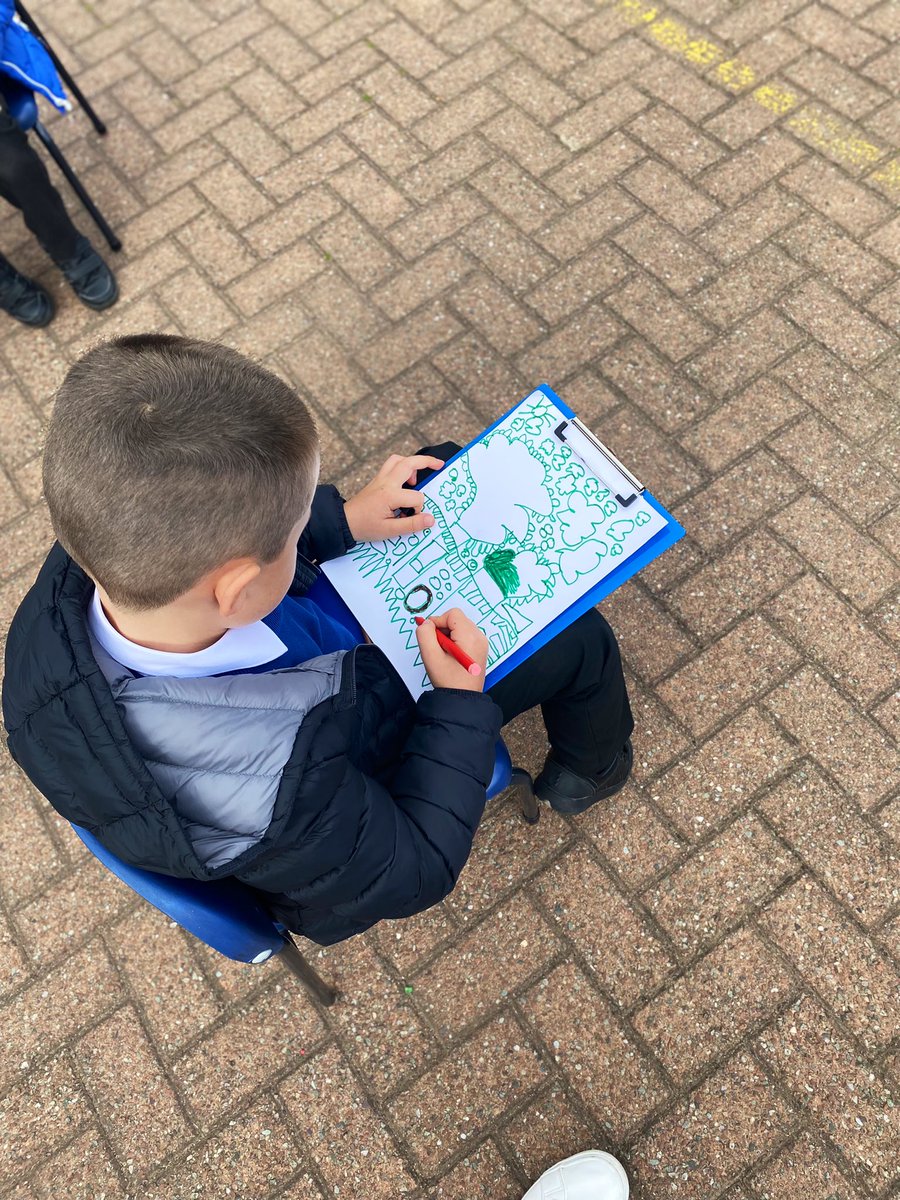 MissCleaver's tweet photo. ๐จWe have been learning about line in art. ๐จWe went outdoors to do some line drawings of our school and the grounds.๐จ#vpsea https://t.co/Bbipo0PRHC