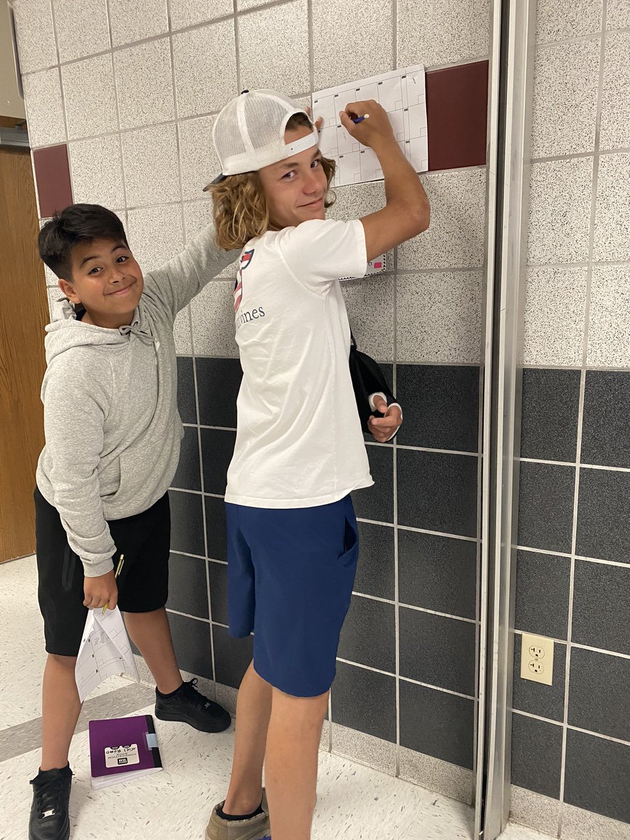 Teamwork happening in 6th grade math! Our students are so sweet and helpful to their classmates! ❤️ <a href="/OBMSbulldogs/">OBMS</a> <a href="/RoyseCityISD/">Royse City ISD</a>