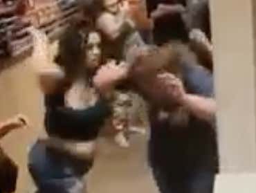 WATCH: A Texas IHOP Turns Into a WWE Divas Cage Match barstoolsports.com/blog/3385099/w…