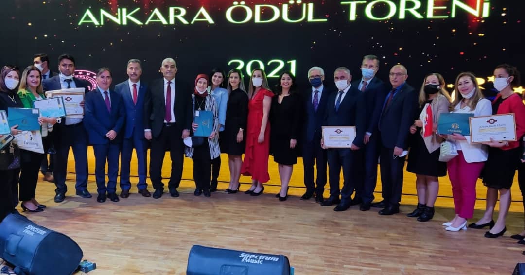 Kilic_Alican's tweet photo. @MemAnkara Sn @Harunfatsa, @tcmeb Ar Ge Kalite.İzl.Daire Bşk. Sn.@mbakiozturk, #eTwinning UDS Türkiye Koor. Sn.M.Fatih DÖĞER, öğretmen ve yöneticilerimize "eTwinning Avrupa ve Ulusal Kalite Etiketi Ödülleri”ni  verdiler.

Tüm okullarımızı, yönetici ve öğretmenlerimizi kutluyorum. https://t.co/TzidGcqFcl