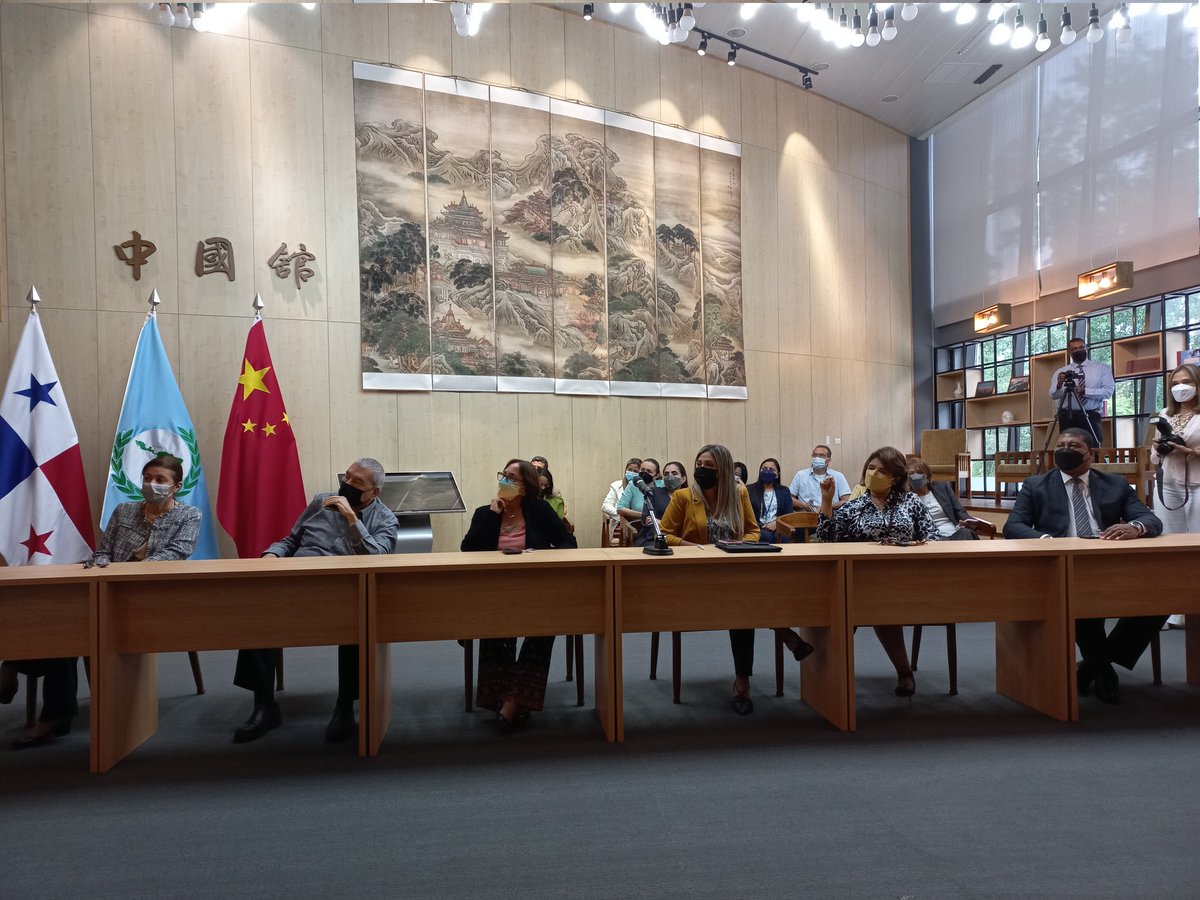 Una presentación del proyecto de interconexión vial de Amador fue realizada por el Ing. Francisco Gómez, gerente de proyectos de <a href="/cusa_panama/">Constructora Urbana</a> al personal ejecutivo y administrativo del <a href="/Parlatino_org/">Parlamento Latinoamericano y Caribeño</a> encabezado por el secretario ejecutivo <a href="/EliasACastillo/">Elias Castillo</a> <a href="/cesarnoelg0106/">cesar noel</a>