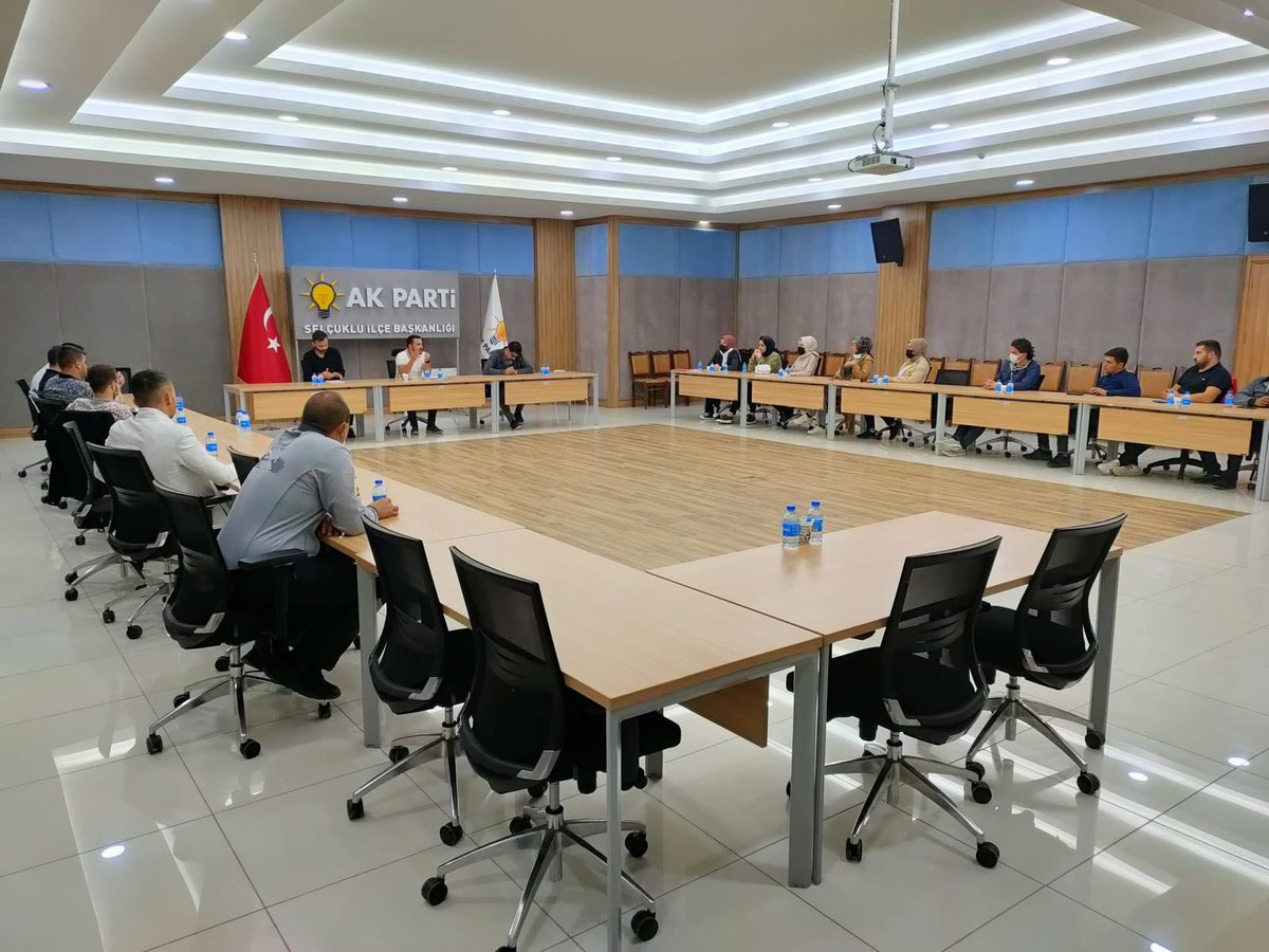 akgencselcuklu's tweet photo. Haftalık olağan Yönetim Kurulu toplantımızı Başkanımız @MBahadirDinler’in Başkanlığında teşkilat binamızda gerçekleştirdik. 

Gündeme dair değerlendirmelerde bulunduk. https://t.co/W8hOVq6cNg